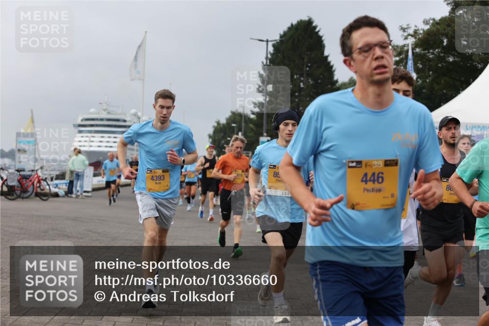 13.09.2026 - Kiel Lauf Andreas Tolksdorf http://msf.ph/oto/10336660 13.09.2026 09:53:55 Kiellinie 11, 392, 4393, 819, 85, 39, 446, 86 meine-sportfotos.de