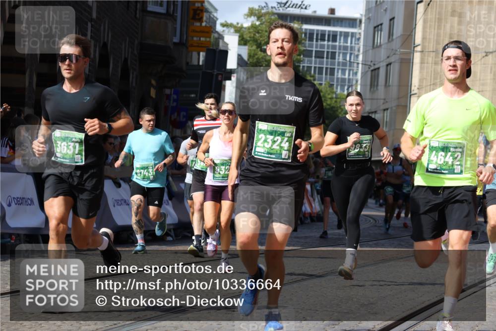 13.09.2026 - 21. swb-Marathon Bremen Strokosch-Dieckow http://msf.ph/oto/10336664 13.09.2026 13:18:37 Ziel 1146, 1419, 1872, 2260, 2671, 3241, 3458, 3634, 5292, 5307, 5460, 5695, 6152, 7491, 7954, 8094, 8943, 8944, 9134, 9609, 10065, 13150, 307, 2948, 3631, 4120, 5277, 5867, 6787, 7104, 7163, 7602, 8743, 9327, 9833 meine-sportfotos.de