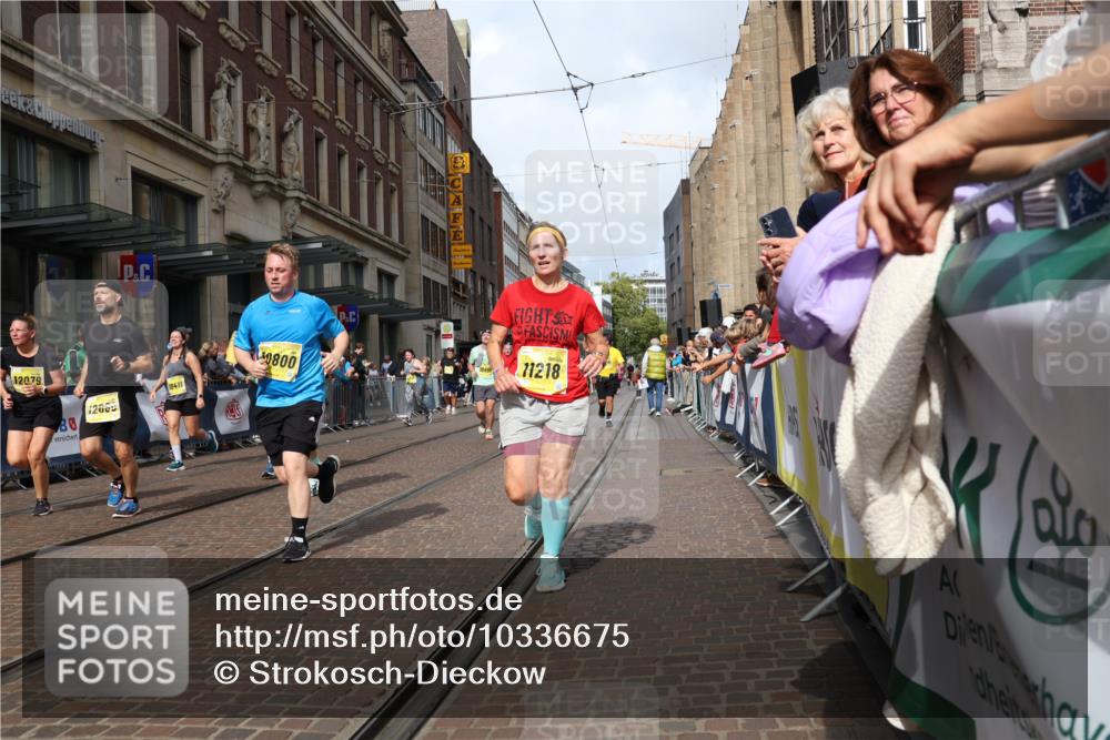 13.09.2026 - 21. swb-Marathon Bremen Strokosch-Dieckow http://msf.ph/oto/10336675 13.09.2026 11:05:06 Ziel 10186, 10411, 10432, 10576, 10697, 10717, 10802, 10995, 11102, 11146, 11157, 11218, 11314, 11326, 11334, 11387, 11394, 11521, 11571, 11572, 11616, 11724, 11892, 12011, 12055, 12079, 12080, 12251, 12273, 12330, 12362, 10198, 10283, 10315, 10370, 10465, 10718, 10729, 10741, 10800, 10850, 10855, 10856, 10940, 10975, 11006, 11105, 11133, 11272, 11281, 11395, 11518, 11584, 11722, 11757, 11900, 11939, 12002, 12005, 12064 meine-sportfotos.de