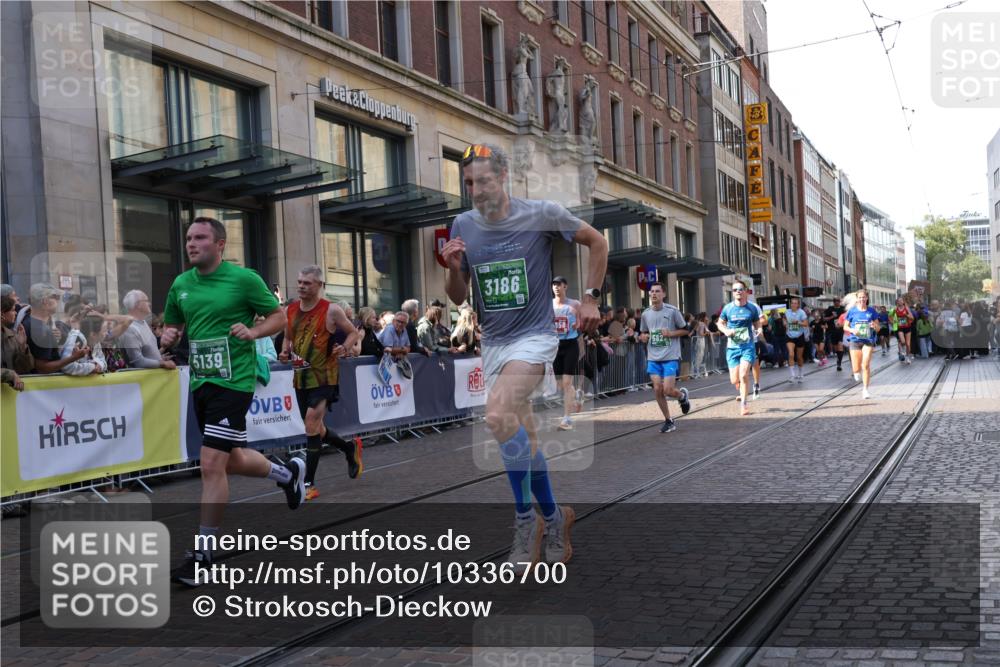 13.09.2026 - 21. swb-Marathon Bremen Strokosch-Dieckow http://msf.ph/oto/10336700 13.09.2026 13:25:28 Ziel 150, 191, 1163, 1458, 1647, 1752, 2033, 2062, 2421, 2708, 2781, 2987, 3124, 3186, 3722, 3806, 4067, 4161, 4411, 4439, 4717, 4842, 4927, 5013, 5139, 5622, 5701, 5703, 6135, 7638, 7780, 8271, 8545, 8592, 8597, 8890, 9440, 9506, 209, 260, 1119, 1166, 1436, 1448, 1650, 1658, 2046, 3168, 3187, 4294, 4459, 5755, 5814, 6113, 6380, 7252, 7306, 7326, 8357, 8695, 8769, 9036, 9299, 9460, 9468, 9493, 9563, 13025, 13088 meine-sportfotos.de