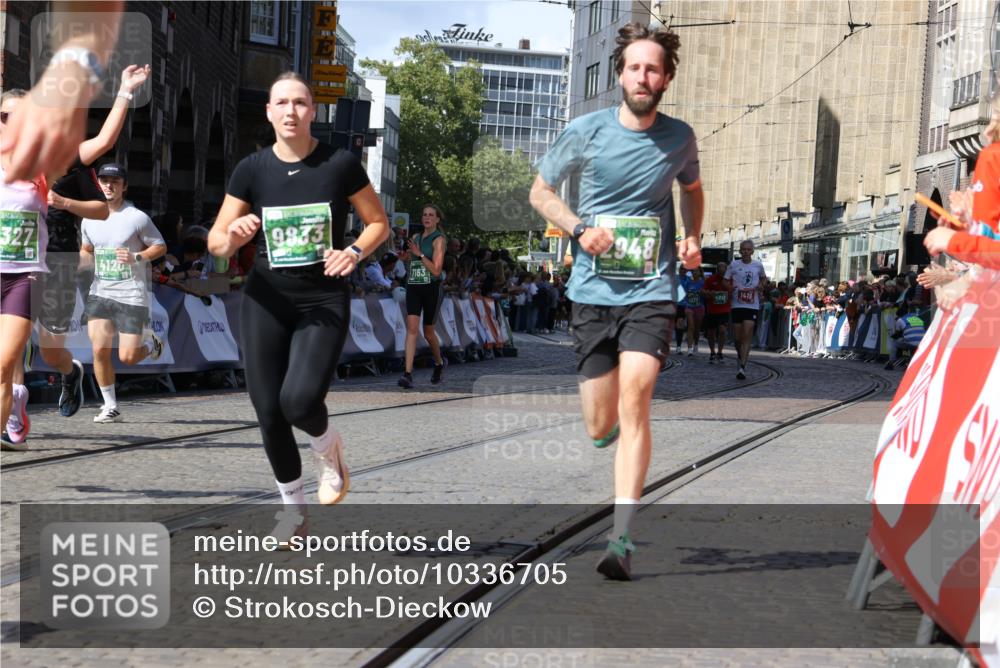 13.09.2026 - 21. swb-Marathon Bremen Strokosch-Dieckow http://msf.ph/oto/10336705 13.09.2026 13:18:39 Ziel 1146, 1419, 1872, 2055, 3458, 3634, 5292, 5307, 5460, 6152, 6293, 6294, 6818, 7491, 7954, 9134, 9609, 10065, 13150, 307, 4120, 4916, 5277, 5867, 6787, 7104, 7163, 7602, 8743, 9327 meine-sportfotos.de