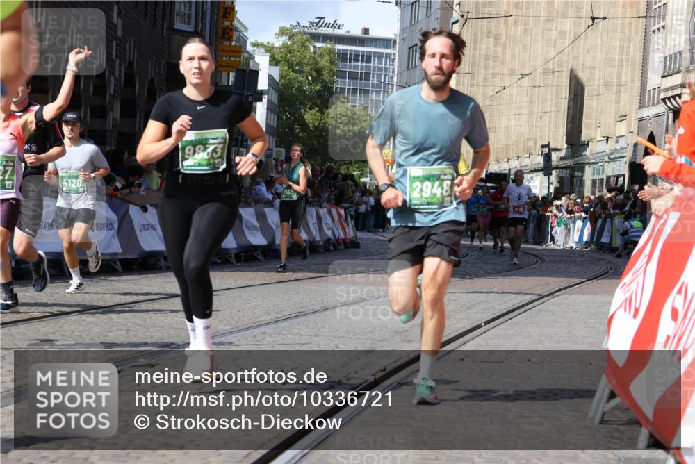 13.09.2026 - 21. swb-Marathon Bremen Strokosch-Dieckow http://msf.ph/oto/10336721 13.09.2026 13:18:39 Ziel 1146, 1419, 1872, 2055, 3458, 3634, 5292, 5307, 5460, 6152, 6293, 6294, 6818, 7491, 7954, 9134, 9609, 10065, 13150, 307, 4120, 4916, 5277, 5867, 6787, 7104, 7163, 7602, 8743, 9327 meine-sportfotos.de