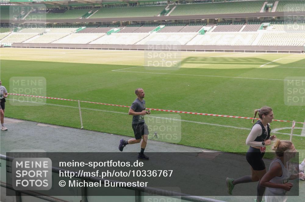 13.09.2026 - 21. swb-Marathon Bremen Michael Burmester http://msf.ph/oto/10336767 13.09.2026 13:12:43 Laufen im Stadion 118, 183, 270, 278, 349, 514, 576, 695, 702, 703, 843, 933, 950, 1005, 1113, 1143, 1226, 1286, 1334, 1426, 1435, 1641, 1849, 1851, 1936, 1952, 1991, 2005, 2248, 2264, 2281, 2299, 2336, 2353, 2375, 2377, 2398, 2426, 2439, 2461, 2478, 2505, 2612, 2659, 2665, 2673, 2684, 2765, 2773, 2792, 2804, 2815, 2816, 2822, 2850, 2860, 2884, 2895, 2907, 2921, 2963, 2966, 2975, 2976, 3016, 3027, 3079, 3082, 3143, 3155, 3253, 3277, 3293, 3308, 3313, 3328, 3349, 3434, 551 meine-sportfotos.de