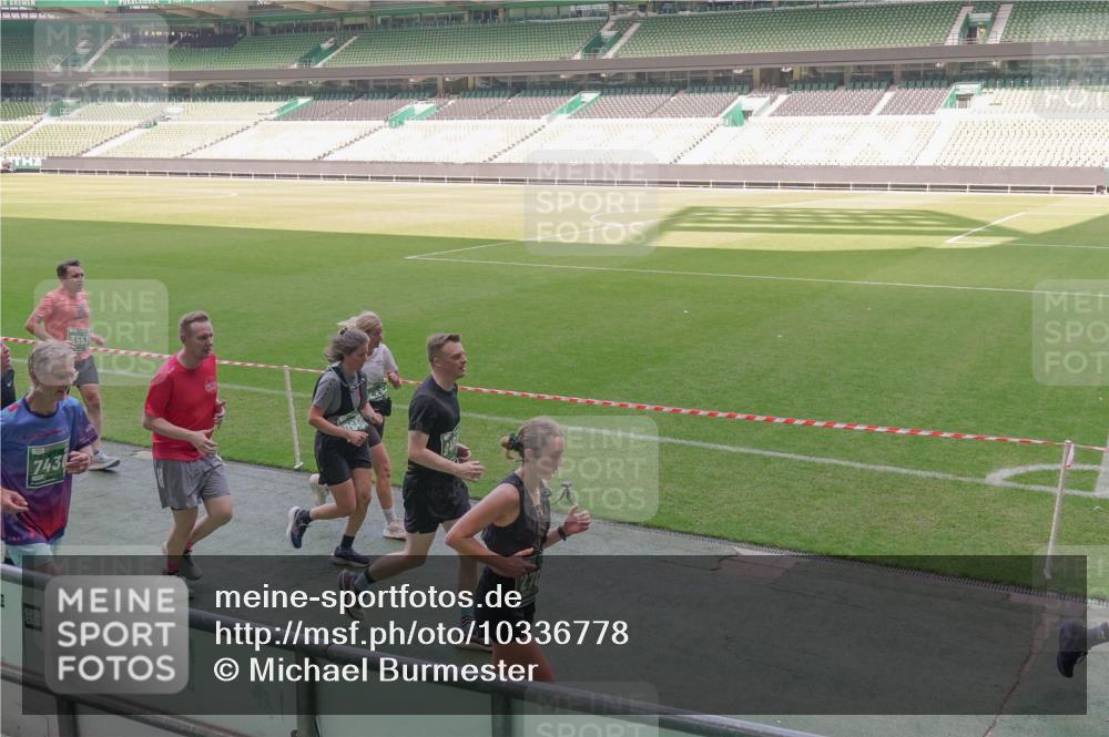 13.09.2026 - 21. swb-Marathon Bremen Michael Burmester http://msf.ph/oto/10336778 13.09.2026 13:12:45 Laufen im Stadion 118, 183, 270, 278, 349, 514, 576, 695, 702, 703, 843, 933, 950, 1005, 1113, 1143, 1226, 1286, 1334, 1426, 1435, 1641, 1849, 1851, 1936, 1952, 1991, 2005, 2248, 2264, 2281, 2336, 2353, 2375, 2377, 2398, 2426, 2439, 2461, 2478, 2505, 2612, 2659, 2665, 2673, 2684, 2765, 2773, 2792, 2804, 2815, 2816, 2822, 2850, 2860, 2884, 2895, 2907, 2921, 2963, 2966, 2975, 2976, 3016, 3027, 3079, 3082, 3143, 3155, 3253, 3277, 3293, 3308, 3313, 3328, 3349, 3434, 551 meine-sportfotos.de
