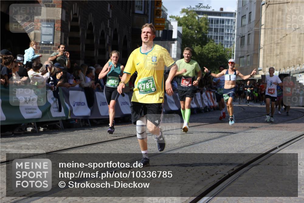 13.09.2026 - 21. swb-Marathon Bremen Strokosch-Dieckow http://msf.ph/oto/10336785 13.09.2026 13:18:42 Ziel 1146, 1419, 2055, 3458, 5307, 5460, 6293, 6294, 6818, 7491, 7731, 7954, 8404, 8872, 9019, 9134, 9275, 10065, 13150, 307, 4916, 5277, 7104, 7163, 7602, 7791 meine-sportfotos.de