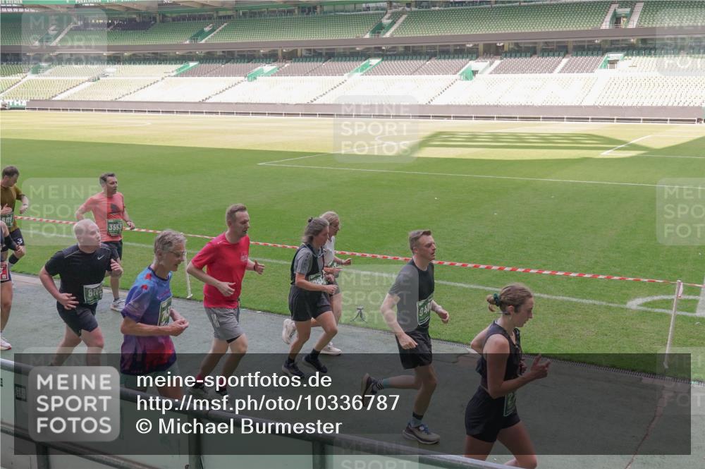 13.09.2026 - 21. swb-Marathon Bremen Michael Burmester http://msf.ph/oto/10336787 13.09.2026 13:12:45 Laufen im Stadion 118, 183, 270, 278, 349, 514, 576, 695, 702, 703, 843, 933, 950, 1005, 1113, 1143, 1226, 1286, 1334, 1426, 1435, 1641, 1849, 1851, 1936, 1952, 1991, 2005, 2248, 2264, 2281, 2336, 2353, 2375, 2377, 2398, 2426, 2439, 2461, 2478, 2505, 2612, 2659, 2665, 2673, 2684, 2765, 2773, 2792, 2804, 2815, 2816, 2822, 2850, 2860, 2884, 2895, 2907, 2921, 2963, 2966, 2975, 2976, 3016, 3027, 3079, 3082, 3143, 3155, 3253, 3277, 3293, 3308, 3313, 3328, 3349, 3434, 551 meine-sportfotos.de
