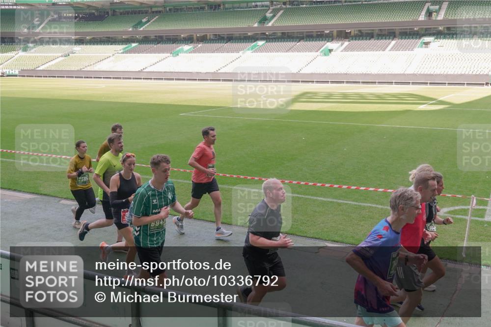 13.09.2026 - 21. swb-Marathon Bremen Michael Burmester http://msf.ph/oto/10336792 13.09.2026 13:12:46 Laufen im Stadion 118, 183, 270, 278, 349, 514, 576, 600, 695, 702, 703, 843, 933, 950, 1005, 1113, 1143, 1226, 1286, 1334, 1426, 1435, 1641, 1849, 1851, 1936, 1952, 1991, 2005, 2248, 2264, 2281, 2336, 2353, 2375, 2377, 2398, 2426, 2439, 2461, 2478, 2505, 2612, 2659, 2665, 2673, 2684, 2765, 2773, 2792, 2804, 2815, 2816, 2822, 2850, 2860, 2884, 2895, 2907, 2921, 2963, 2966, 2972, 2975, 2976, 3016, 3027, 3079, 3082, 3143, 3155, 3253, 3277, 3293, 3308, 3313, 3328, 3349, 3434 meine-sportfotos.de