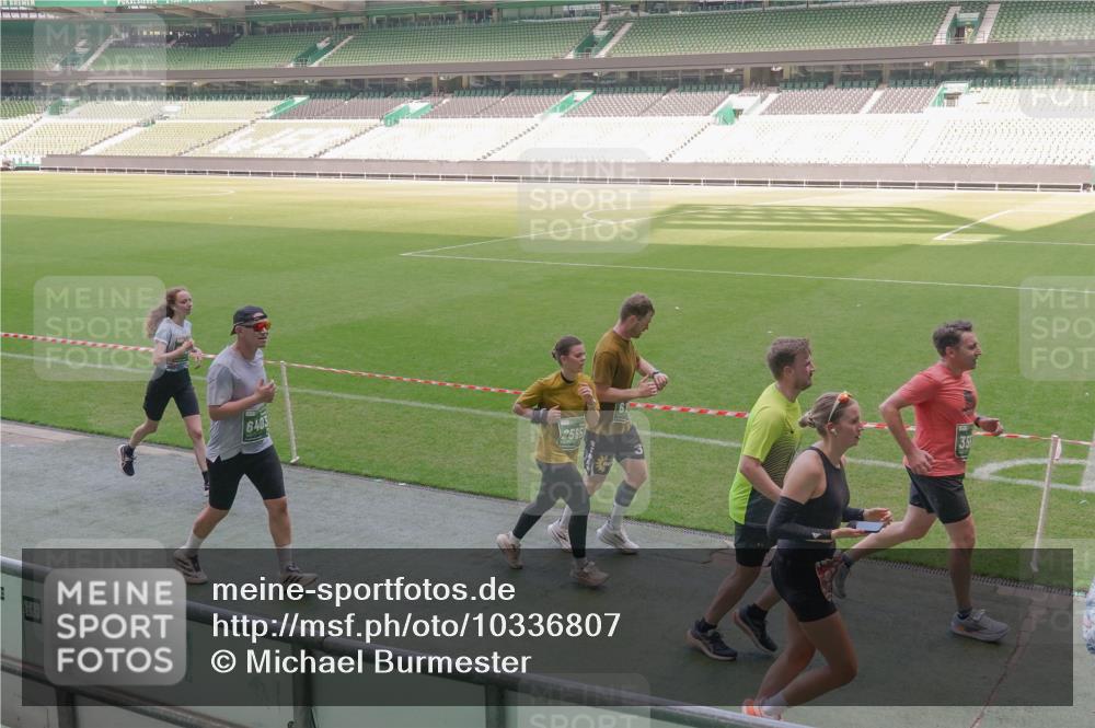 13.09.2026 - 21. swb-Marathon Bremen Michael Burmester http://msf.ph/oto/10336807 13.09.2026 13:12:48 Laufen im Stadion 118, 183, 270, 278, 349, 514, 576, 600, 695, 702, 703, 843, 933, 950, 1005, 1113, 1143, 1226, 1286, 1334, 1426, 1435, 1596, 1641, 1849, 1851, 1936, 1952, 1991, 2005, 2248, 2264, 2281, 2336, 2353, 2375, 2377, 2398, 2426, 2439, 2461, 2478, 2505, 2612, 2659, 2665, 2673, 2684, 2765, 2773, 2792, 2804, 2815, 2816, 2822, 2850, 2860, 2884, 2895, 2907, 2921, 2963, 2966, 2972, 2975, 2976, 3016, 3027, 3079, 3082, 3143, 3155, 3253, 3277, 3293, 3308, 3313, 3328, 3349, 3434 meine-sportfotos.de