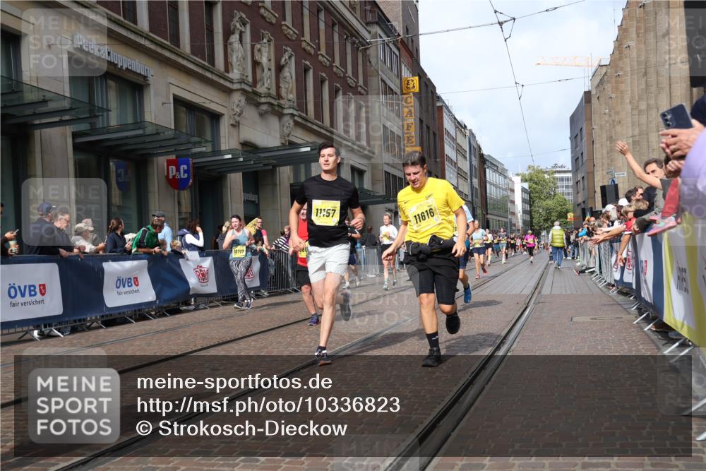 13.09.2026 - 21. swb-Marathon Bremen Strokosch-Dieckow http://msf.ph/oto/10336823 13.09.2026 11:05:10 Ziel 10186, 10259, 10260, 10411, 10432, 10576, 10697, 10717, 10802, 10864, 11146, 11314, 11326, 11334, 11387, 11394, 11520, 11521, 11571, 11572, 11724, 11791, 11892, 11947, 12011, 12055, 12079, 12080, 12156, 12251, 12273, 12330, 12362, 12501, 10315, 10370, 10465, 10576, 10718, 10729, 10741, 10800, 10850, 10855, 10856, 10975, 10995, 11102, 11105, 11133, 11157, 11218, 11272, 11281, 11326, 11395, 11518, 11584, 11616, 11722, 11757, 11900, 11939, 12002, 12011, 12064 meine-sportfotos.de