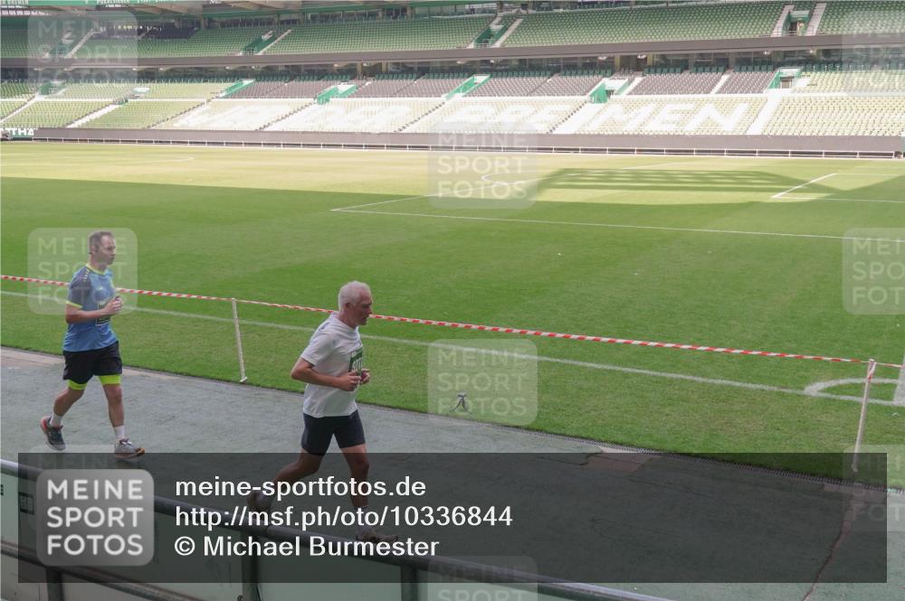 13.09.2026 - 21. swb-Marathon Bremen Michael Burmester http://msf.ph/oto/10336844 13.09.2026 13:12:56 Laufen im Stadion 118, 183, 270, 278, 349, 514, 576, 600, 695, 702, 703, 843, 933, 950, 1005, 1113, 1143, 1226, 1286, 1334, 1426, 1435, 1596, 1641, 1849, 1851, 1936, 1991, 2005, 2079, 2248, 2264, 2336, 2353, 2375, 2377, 2398, 2426, 2439, 2461, 2478, 2505, 2612, 2659, 2665, 2673, 2684, 2765, 2773, 2792, 2815, 2816, 2822, 2850, 2860, 2884, 2895, 2907, 2921, 2963, 2966, 2972, 2975, 2976, 3016, 3027, 3079, 3082, 3143, 3155, 3253, 3277, 3293, 3308, 3313, 3328, 3349, 3434 meine-sportfotos.de