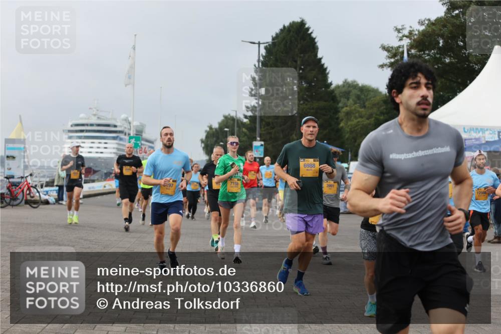 13.09.2026 - Kiel Lauf Andreas Tolksdorf http://msf.ph/oto/10336860 13.09.2026 09:54:03 Kiellinie 34, 97, 7158, 39, 6988, 3991, 12566 meine-sportfotos.de