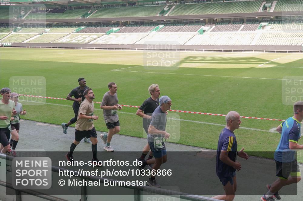 13.09.2026 - 21. swb-Marathon Bremen Michael Burmester http://msf.ph/oto/10336866 13.09.2026 13:12:58 Laufen im Stadion 118, 183, 270, 278, 349, 514, 576, 600, 695, 702, 703, 843, 933, 950, 1005, 1113, 1143, 1226, 1286, 1334, 1426, 1435, 1596, 1641, 1849, 1851, 1936, 1991, 2005, 2079, 2248, 2264, 2336, 2353, 2375, 2377, 2387, 2398, 2426, 2439, 2461, 2478, 2505, 2612, 2659, 2665, 2673, 2684, 2765, 2773, 2792, 2815, 2816, 2822, 2850, 2860, 2884, 2895, 2907, 2921, 2963, 2966, 2972, 2975, 2976, 3016, 3027, 3079, 3082, 3143, 3155, 3253, 3277, 3293, 3308, 3313, 3328, 3349, 3434 meine-sportfotos.de