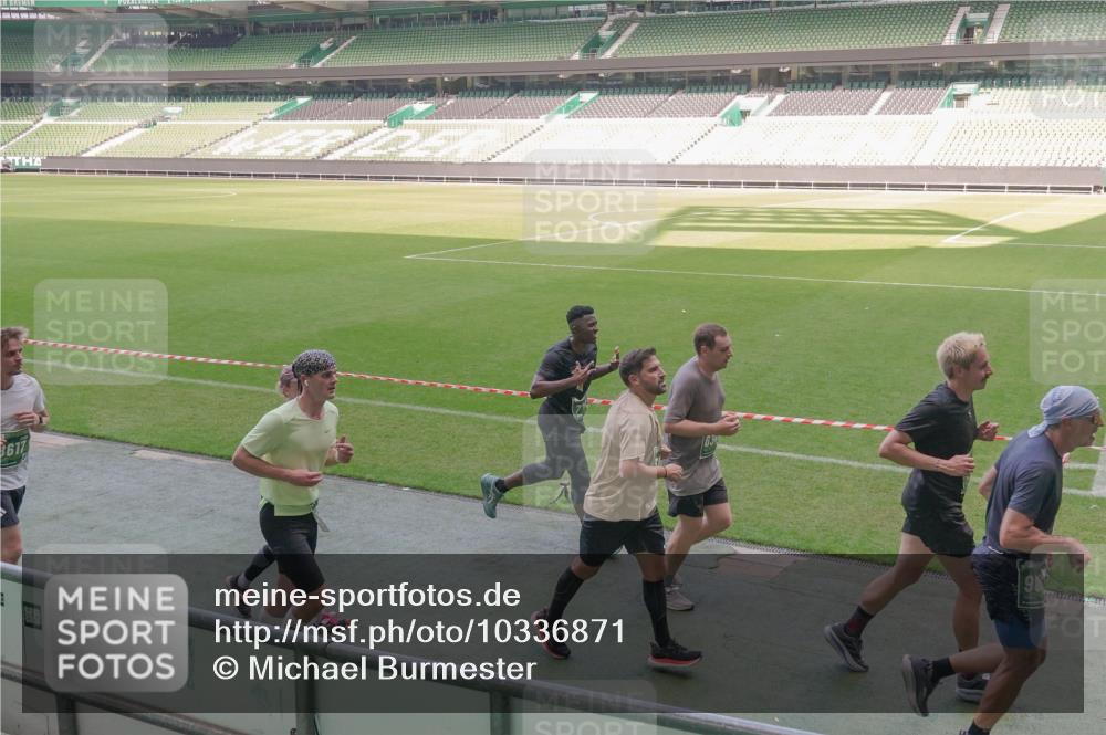 13.09.2026 - 21. swb-Marathon Bremen Michael Burmester http://msf.ph/oto/10336871 13.09.2026 13:12:59 Laufen im Stadion 118, 183, 270, 278, 349, 514, 576, 600, 695, 702, 703, 843, 933, 950, 1005, 1113, 1143, 1226, 1286, 1334, 1426, 1435, 1596, 1641, 1849, 1851, 1936, 1991, 2005, 2035, 2079, 2248, 2264, 2336, 2353, 2375, 2377, 2387, 2398, 2426, 2439, 2461, 2478, 2505, 2612, 2659, 2665, 2673, 2684, 2765, 2773, 2792, 2815, 2816, 2822, 2850, 2860, 2884, 2895, 2907, 2921, 2963, 2966, 2972, 2975, 2976, 3016, 3027, 3079, 3082, 3143, 3155, 3253, 3277, 3293, 3308, 3313, 3328, 3349, 3434 meine-sportfotos.de