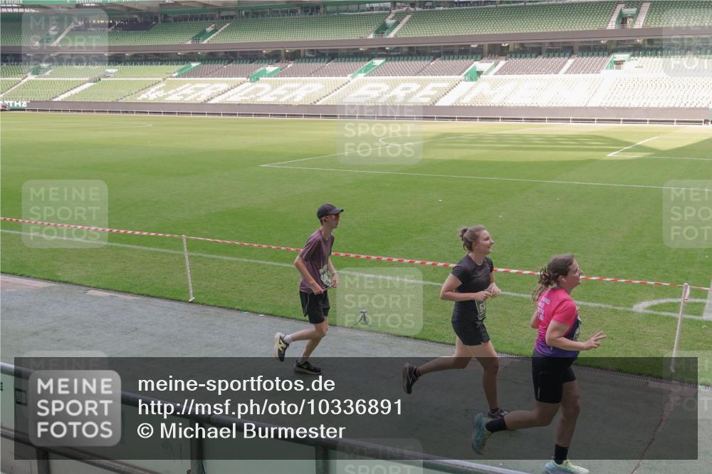 13.09.2026 - 21. swb-Marathon Bremen Michael Burmester http://msf.ph/oto/10336891 13.09.2026 13:13:02 Laufen im Stadion 118, 183, 270, 278, 349, 514, 576, 600, 695, 702, 703, 843, 933, 950, 1005, 1113, 1143, 1226, 1286, 1334, 1426, 1435, 1596, 1641, 1849, 1851, 1936, 1991, 2005, 2035, 2079, 2248, 2264, 2336, 2375, 2377, 2387, 2398, 2426, 2439, 2457, 2461, 2478, 2505, 2612, 2659, 2665, 2673, 2684, 2693, 2765, 2773, 2792, 2815, 2816, 2822, 2850, 2860, 2884, 2895, 2921, 2963, 2966, 2972, 2975, 3016, 3027, 3079, 3111, 3143, 3155, 3209, 3253, 3277, 3293, 3304, 3308, 3313, 3328, 3349, 3434 meine-sportfotos.de