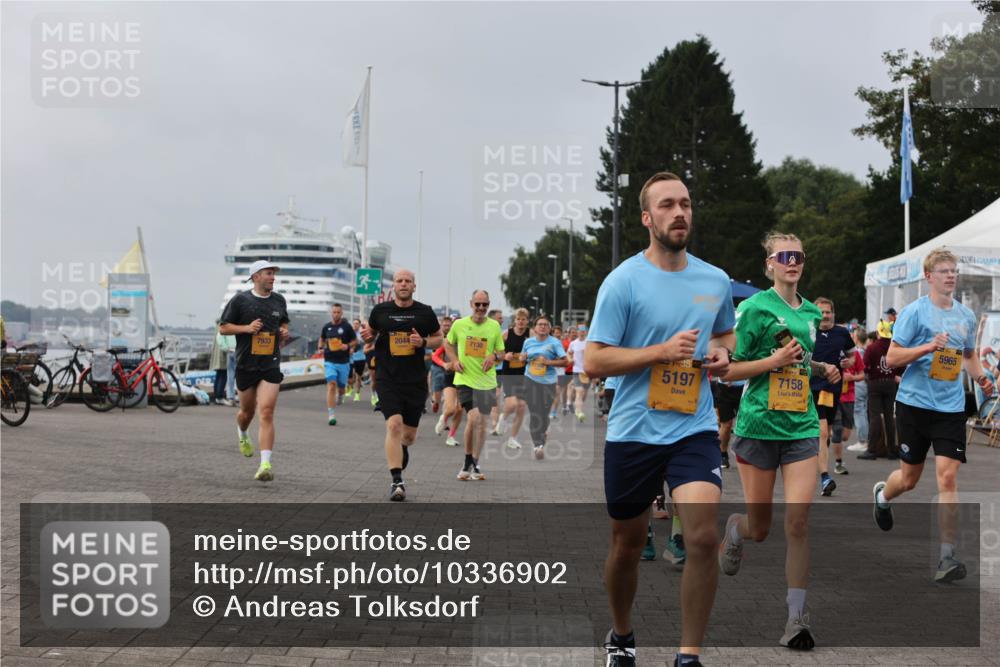 13.09.2026 - Kiel Lauf Andreas Tolksdorf http://msf.ph/oto/10336902 13.09.2026 09:54:05 Kiellinie 7933, 2044, 7130, 1, 38, 5197, 7158, 5965 meine-sportfotos.de