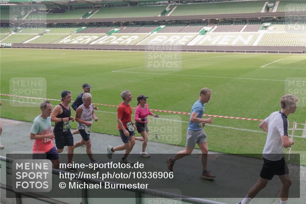 13.09.2026 - 21. swb-Marathon Bremen Michael Burmester http://msf.ph/oto/10336906 13.09.2026 13:13:04 Laufen im Stadion 118, 183, 270, 278, 349, 514, 576, 600, 631, 695, 702, 703, 843, 933, 950, 1005, 1113, 1143, 1226, 1286, 1334, 1426, 1435, 1596, 1641, 1849, 1851, 1936, 1991, 2005, 2035, 2079, 2248, 2264, 2336, 2375, 2377, 2387, 2398, 2426, 2439, 2457, 2461, 2478, 2505, 2540, 2612, 2659, 2665, 2673, 2684, 2693, 2765, 2773, 2792, 2815, 2816, 2822, 2850, 2860, 2884, 2895, 2921, 2963, 2966, 2972, 2975, 3016, 3027, 3079, 3111, 3143, 3155, 3209, 3253, 3277, 3293, 3304, 3308, 3313, 3328, 3349, 3434 meine-sportfotos.de