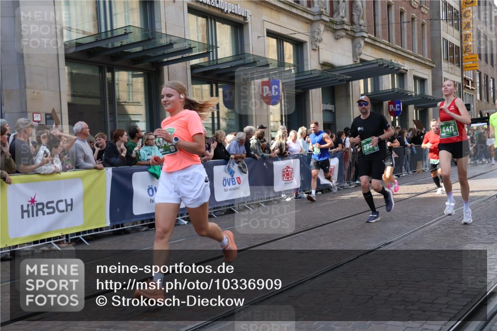 13.09.2026 - 21. swb-Marathon Bremen Strokosch-Dieckow http://msf.ph/oto/10336909 13.09.2026 13:25:33 Ziel 150, 191, 1163, 1458, 1647, 1752, 2033, 2062, 2421, 2708, 2781, 2987, 3124, 3248, 3516, 3722, 4067, 4161, 4411, 4439, 4476, 4842, 4927, 5013, 5139, 5558, 5622, 5701, 6135, 6605, 7638, 7780, 8271, 8361, 8592, 8597, 9266, 9440, 9794, 209, 260, 1119, 1650, 1658, 2046, 3168, 3186, 3187, 3806, 4294, 4459, 4717, 5703, 5755, 5814, 6113, 6380, 7252, 7306, 7326, 8357, 8545, 8597, 8695, 8769, 8890, 9036, 9299, 9460, 9468, 9506, 9563, 13025 meine-sportfotos.de