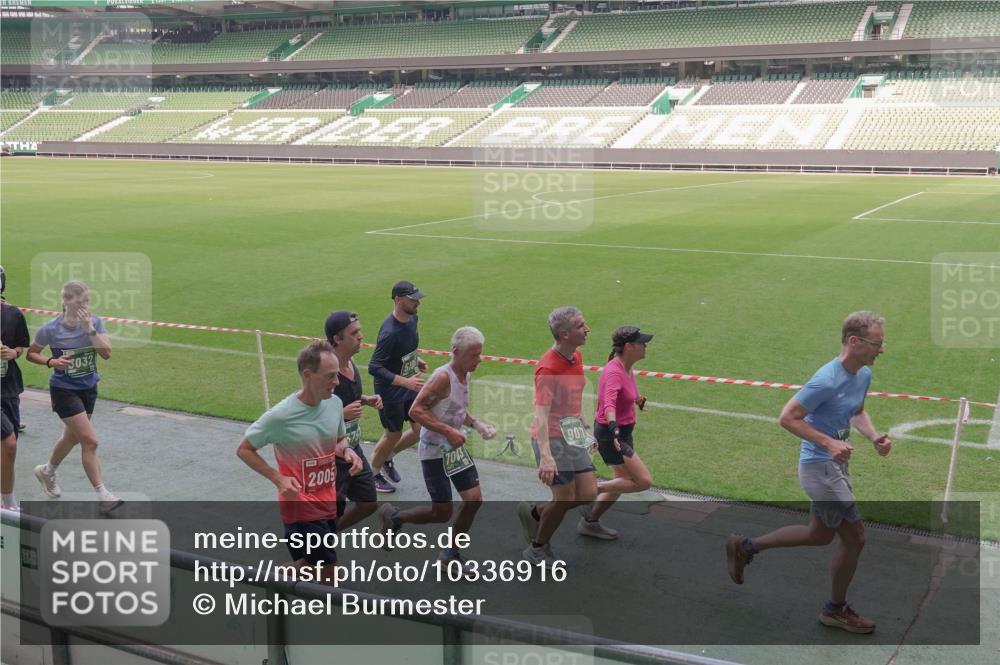13.09.2026 - 21. swb-Marathon Bremen Michael Burmester http://msf.ph/oto/10336916 13.09.2026 13:13:05 Laufen im Stadion 118, 183, 270, 278, 349, 514, 576, 600, 631, 695, 702, 843, 933, 950, 1005, 1113, 1143, 1226, 1286, 1334, 1426, 1435, 1596, 1641, 1849, 1851, 1991, 2005, 2035, 2079, 2248, 2264, 2336, 2375, 2377, 2387, 2398, 2426, 2439, 2457, 2461, 2478, 2505, 2540, 2612, 2659, 2665, 2673, 2684, 2693, 2765, 2773, 2792, 2815, 2816, 2822, 2850, 2860, 2884, 2895, 2921, 2963, 2966, 2972, 2975, 3016, 3027, 3079, 3111, 3143, 3155, 3209, 3253, 3277, 3293, 3304, 3308, 3313, 3328, 3349, 3434 meine-sportfotos.de