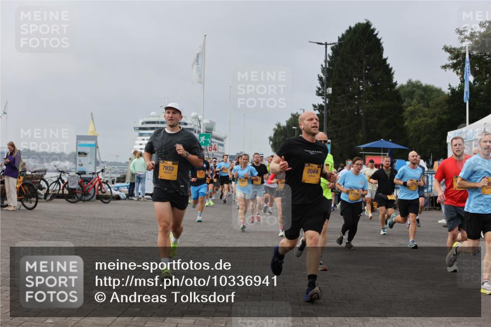 13.09.2026 - Kiel Lauf Andreas Tolksdorf http://msf.ph/oto/10336941 13.09.2026 09:54:06 Kiellinie 7933, 4, 178, 5, 394, 2044, 11568 meine-sportfotos.de