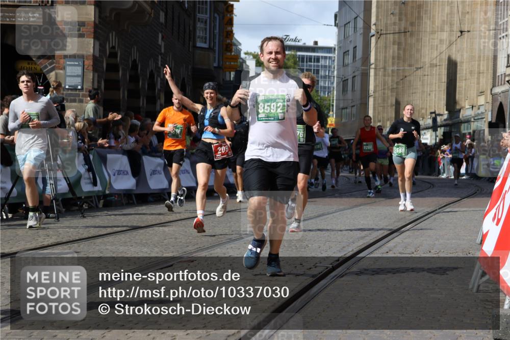 13.09.2026 - 21. swb-Marathon Bremen Strokosch-Dieckow http://msf.ph/oto/10337030 13.09.2026 13:25:57 Ziel 150, 191, 209, 1458, 1650, 1752, 2421, 2781, 3124, 3186, 3722, 3806, 4439, 4717, 4927, 5139, 5703, 5755, 5814, 8545, 8597, 8890, 9440, 9468, 9506, 1896, 2666, 3248, 3516, 4476, 4724, 5558, 5854, 5906, 6605, 6886, 8361, 8635, 9266, 9794 meine-sportfotos.de