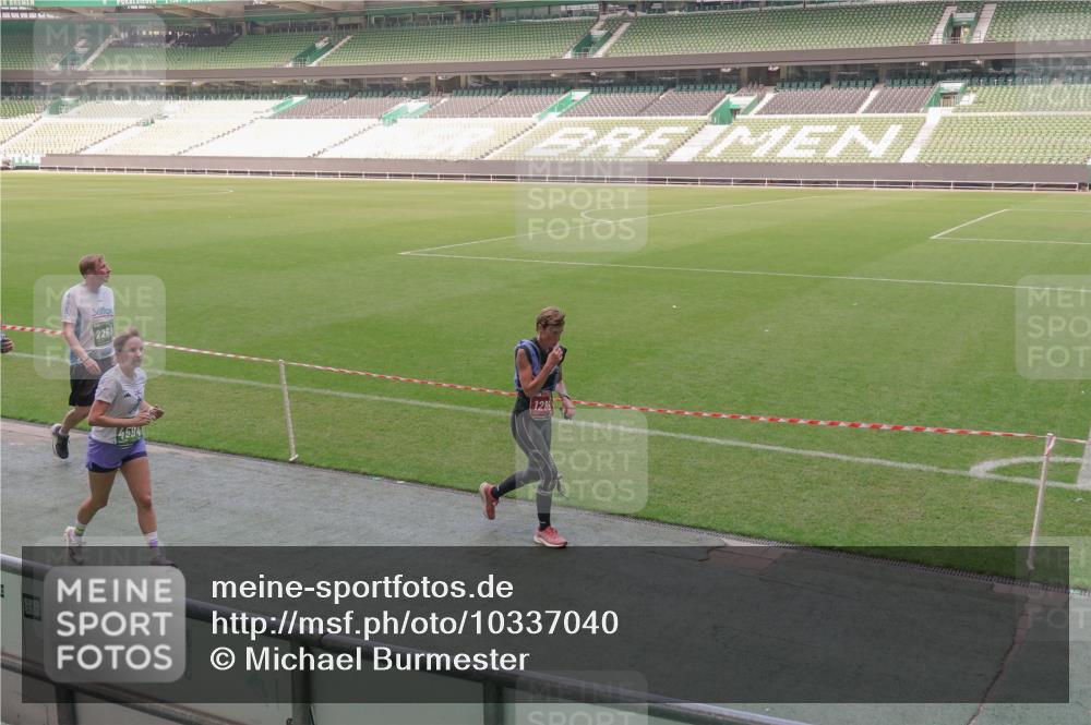 13.09.2026 - 21. swb-Marathon Bremen Michael Burmester http://msf.ph/oto/10337040 13.09.2026 13:13:22 Laufen im Stadion 118, 183, 270, 278, 349, 460, 514, 576, 600, 631, 695, 702, 933, 950, 1005, 1143, 1226, 1286, 1334, 1392, 1408, 1426, 1573, 1596, 1641, 1991, 2005, 2024, 2035, 2079, 2264, 2336, 2377, 2387, 2398, 2412, 2439, 2457, 2461, 2478, 2505, 2521, 2540, 2612, 2665, 2673, 2684, 2693, 2765, 2773, 2792, 2815, 2816, 2850, 2860, 2884, 2895, 2921, 2963, 2966, 2972, 2975, 3016, 3111, 3143, 3155, 3209, 3253, 3277, 3293, 3304, 3308, 3313, 3378, 3405, 3434, 3653, 3661 meine-sportfotos.de