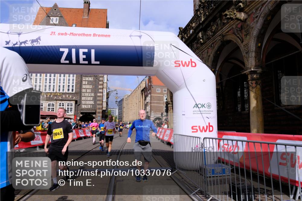 13.09.2026 - 21. swb-Marathon Bremen Tim E. http://msf.ph/oto/10337076 13.09.2026 11:07:56 Ziel 10138, 10279, 10280, 10363, 10364, 10501, 10505, 10580, 10595, 10661, 10830, 10871, 10907, 10935, 11037, 11223, 11515, 11643, 11899, 11924, 11934, 12097, 12167, 12168, 12194, 12277, 12307, 12419, 12509 meine-sportfotos.de