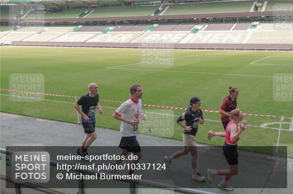 13.09.2026 - 21. swb-Marathon Bremen Michael Burmester http://msf.ph/oto/10337124 13.09.2026 13:13:33 Laufen im Stadion 118, 183, 270, 278, 349, 460, 514, 576, 600, 631, 695, 702, 768, 933, 950, 956, 1005, 1143, 1286, 1334, 1392, 1408, 1426, 1573, 1596, 1641, 1991, 2005, 2024, 2035, 2079, 2233, 2264, 2336, 2387, 2398, 2412, 2439, 2457, 2461, 2478, 2505, 2521, 2540, 2564, 2612, 2665, 2684, 2693, 2765, 2773, 2792, 2815, 2816, 2829, 2860, 2884, 2887, 2895, 2921, 2963, 2966, 2972, 2975, 3016, 3111, 3143, 3155, 3209, 3253, 3277, 3293, 3304, 3313, 3378, 3405, 3428, 3434, 3653, 3661 meine-sportfotos.de