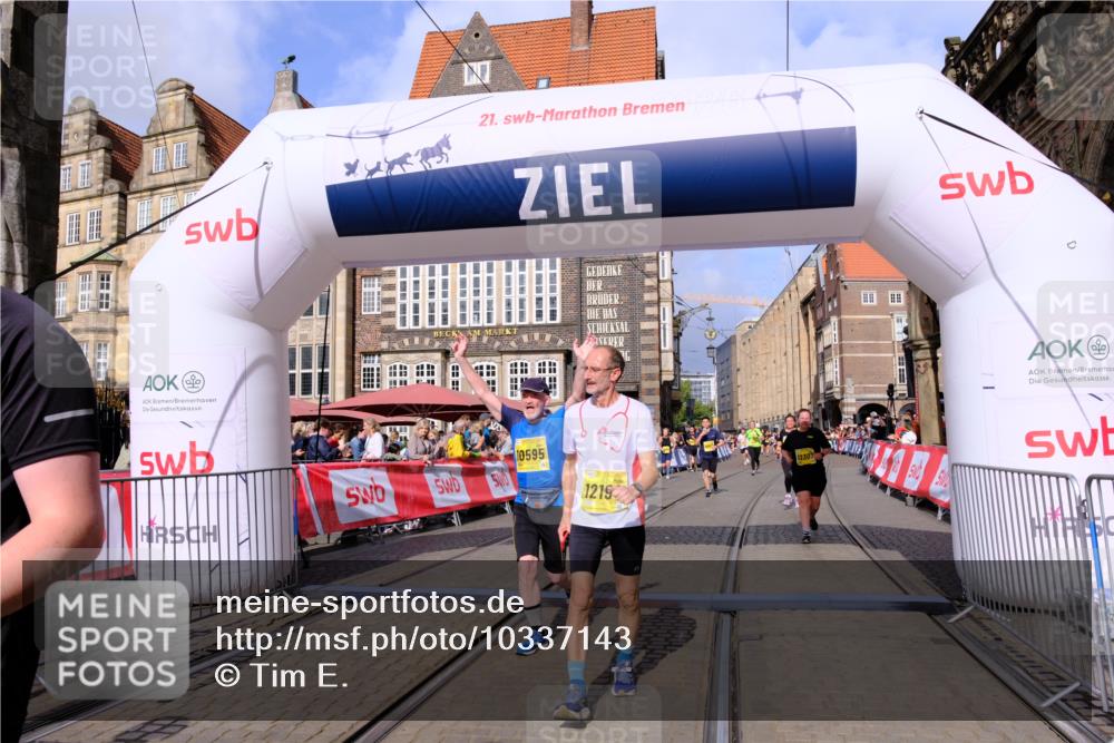 13.09.2026 - 21. swb-Marathon Bremen Tim E. http://msf.ph/oto/10337143 13.09.2026 11:07:58 Ziel 10138, 10279, 10280, 10363, 10364, 10501, 10505, 10580, 10595, 10661, 10830, 10871, 10907, 10935, 10937, 11037, 11223, 11515, 11643, 11899, 11924, 11934, 12097, 12167, 12168, 12194, 12277, 12307, 12419, 12509, 12511, 12512 meine-sportfotos.de