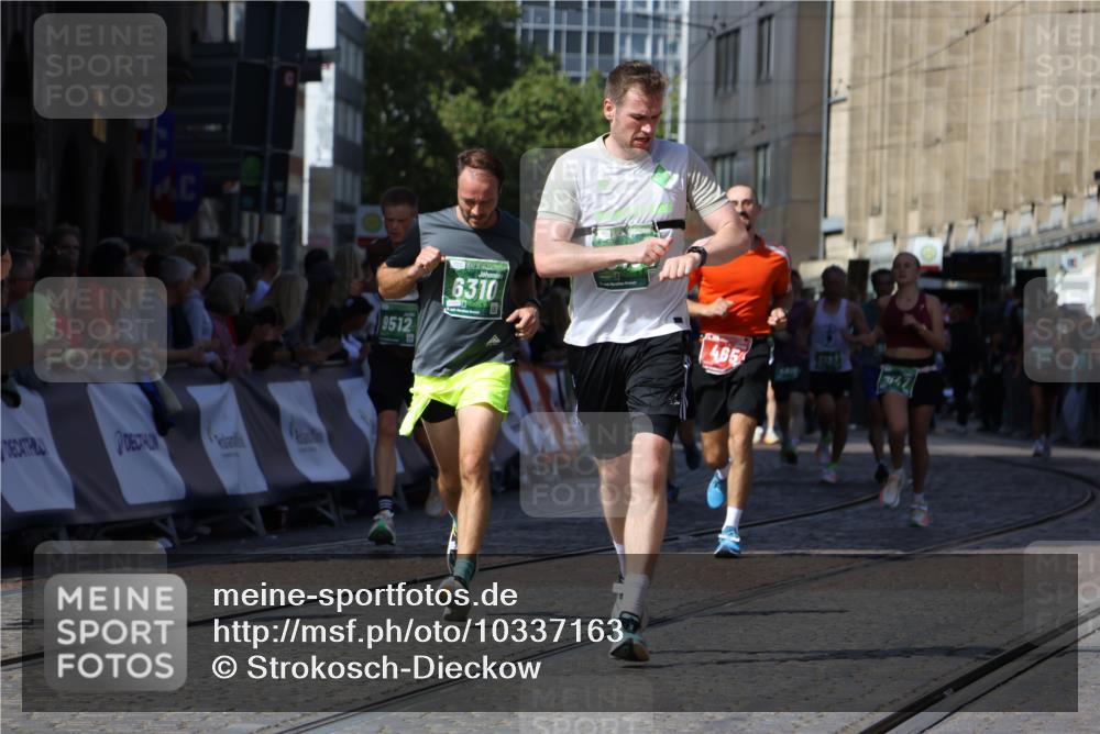 13.09.2026 - 21. swb-Marathon Bremen Strokosch-Dieckow http://msf.ph/oto/10337163 13.09.2026 13:18:56 Ziel 465, 2055, 2324, 2948, 3631, 4120, 4413, 4642, 5307, 5867, 6293, 6294, 6787, 6818, 7163, 7245, 7731, 8404, 8540, 8743, 8872, 9019, 9275, 9327, 9833, 2007, 2390, 4819, 4857, 5172, 6137, 6310, 7154, 7647, 7686, 9512, 13184 meine-sportfotos.de