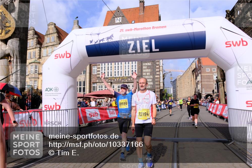 13.09.2026 - 21. swb-Marathon Bremen Tim E. http://msf.ph/oto/10337166 13.09.2026 11:07:59 Ziel 10138, 10279, 10280, 10363, 10364, 10501, 10505, 10580, 10595, 10661, 10674, 10830, 10871, 10907, 10935, 10937, 11037, 11223, 11515, 11643, 11899, 11924, 11934, 12097, 12167, 12168, 12194, 12277, 12307, 12419, 12509, 12511, 12512 meine-sportfotos.de