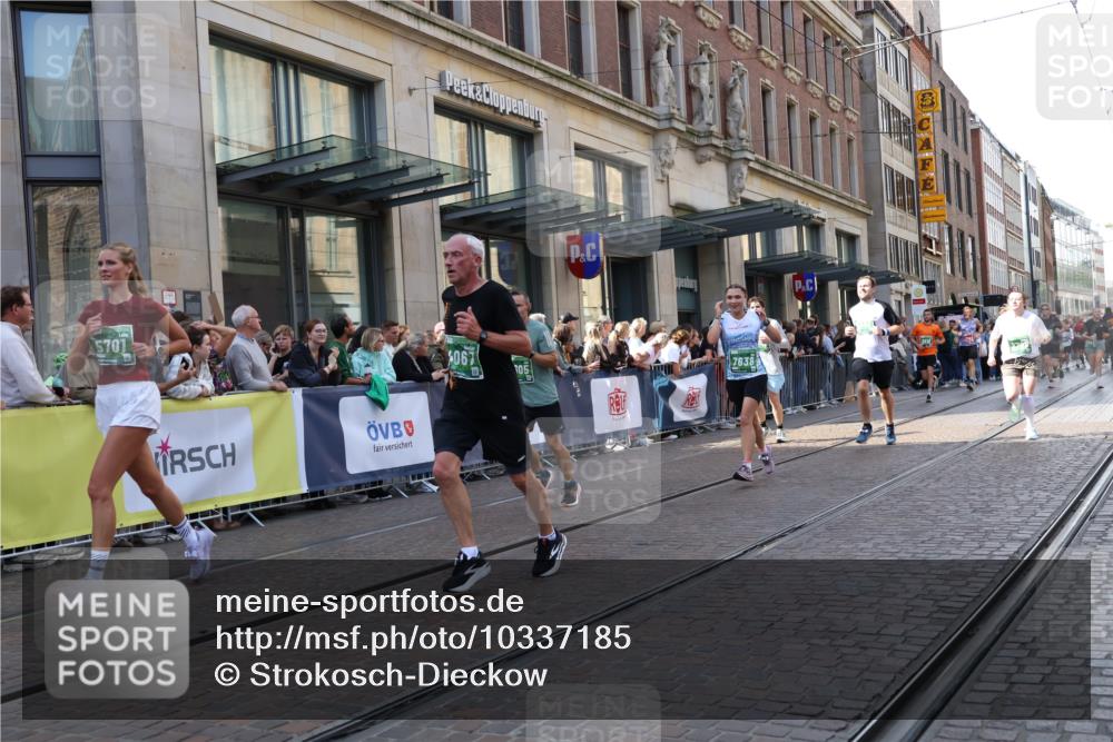 13.09.2026 - 21. swb-Marathon Bremen Strokosch-Dieckow http://msf.ph/oto/10337185 13.09.2026 13:25:41 Ziel 150, 1163, 1647, 1896, 2033, 2062, 2666, 2708, 2781, 2987, 3248, 3516, 3722, 4067, 4161, 4411, 4476, 4724, 4842, 5013, 5558, 5622, 5701, 5854, 6135, 6605, 6886, 7638, 7780, 8271, 8361, 8592, 8635, 9266, 9794, 150, 191, 209, 260, 1458, 1650, 1658, 1752, 2421, 2781, 3124, 3186, 3806, 4439, 4717, 4927, 5139, 5703, 5755, 5814, 6380, 7252, 8357, 8545, 8597, 8695, 8769, 8890, 9299, 9440, 9460, 9468, 9506, 13025 meine-sportfotos.de