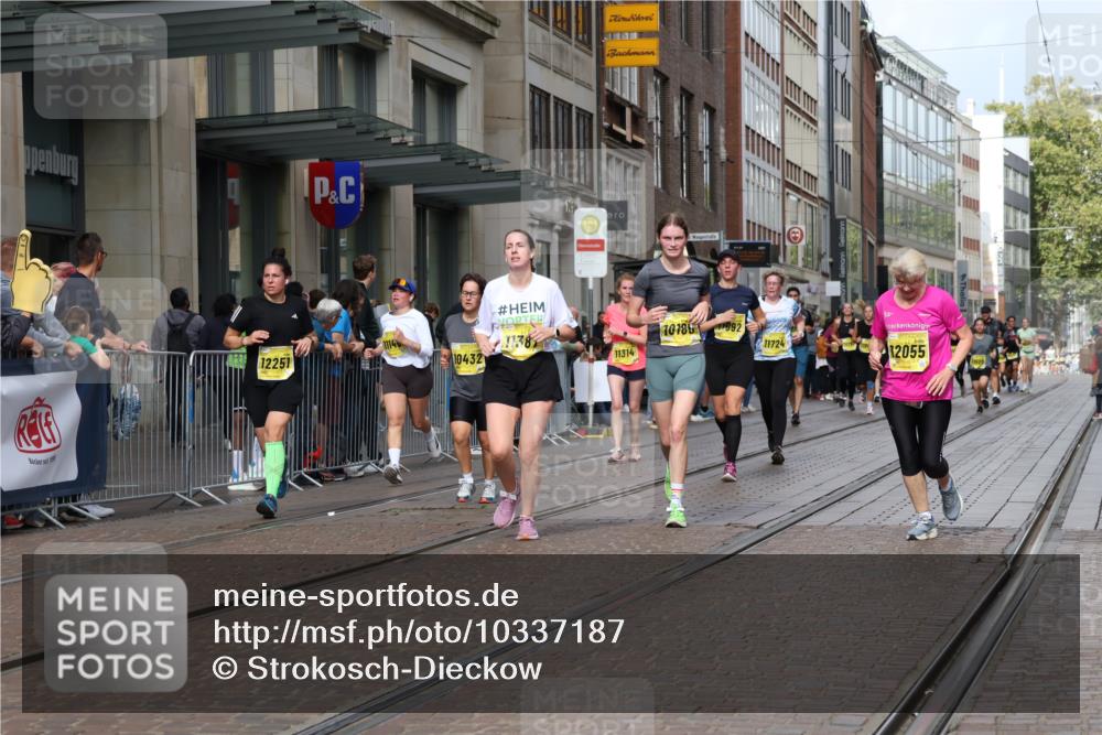 13.09.2026 - 21. swb-Marathon Bremen Strokosch-Dieckow http://msf.ph/oto/10337187 13.09.2026 11:05:18 Ziel 10168, 10186, 10238, 10259, 10260, 10432, 10457, 10717, 10864, 11024, 11146, 11314, 11334, 11387, 11394, 11520, 11521, 11571, 11572, 11724, 11791, 11892, 11947, 12055, 12156, 12251, 12273, 12330, 12362, 12501, 12773, 10370, 10411, 10465, 10576, 10697, 10717, 10718, 10800, 10802, 10850, 10975, 10995, 11102, 11105, 11157, 11218, 11281, 11326, 11334, 11584, 11616, 11722, 11900, 12002, 12011, 12064 meine-sportfotos.de