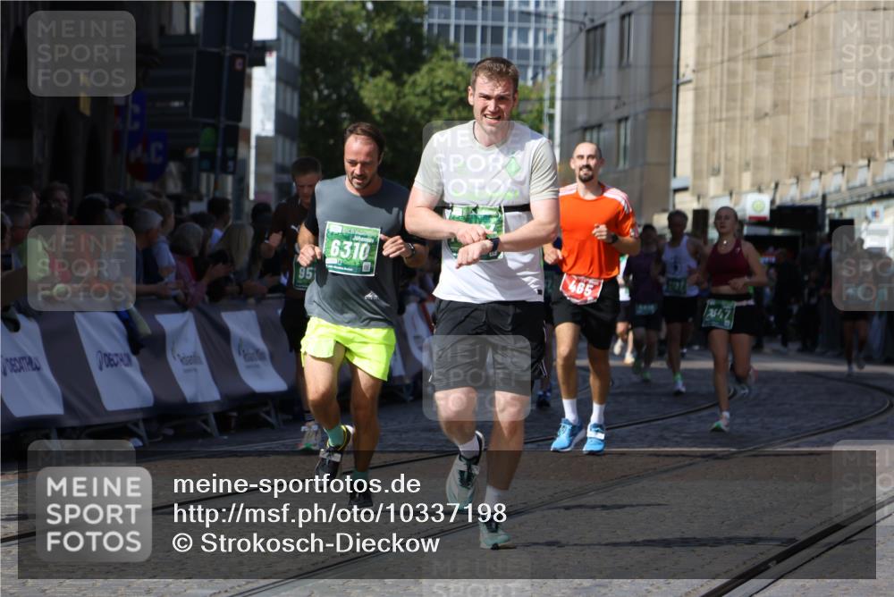 13.09.2026 - 21. swb-Marathon Bremen Strokosch-Dieckow http://msf.ph/oto/10337198 13.09.2026 13:18:56 Ziel 465, 2055, 2324, 2948, 3631, 4120, 4413, 4642, 5307, 5867, 6293, 6294, 6787, 6818, 7163, 7245, 7731, 8404, 8540, 8743, 8872, 9019, 9275, 9327, 9833, 2007, 2390, 4819, 4857, 5172, 6137, 6310, 7154, 7647, 7686, 9512, 13184 meine-sportfotos.de