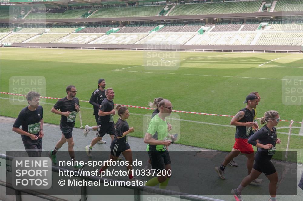 13.09.2026 - 21. swb-Marathon Bremen Michael Burmester http://msf.ph/oto/10337200 13.09.2026 13:13:42 Laufen im Stadion 118, 183, 270, 278, 349, 460, 514, 576, 600, 631, 695, 702, 768, 933, 950, 956, 1005, 1143, 1286, 1334, 1392, 1408, 1426, 1573, 1596, 1641, 1818, 1819, 1991, 2005, 2024, 2035, 2079, 2233, 2264, 2387, 2412, 2439, 2457, 2461, 2478, 2505, 2521, 2540, 2564, 2612, 2665, 2684, 2693, 2765, 2773, 2792, 2815, 2816, 2829, 2860, 2884, 2887, 2895, 2921, 2963, 2966, 2972, 2975, 3016, 3111, 3155, 3209, 3253, 3277, 3293, 3304, 3313, 3378, 3405, 3428, 3434, 3653, 3661 meine-sportfotos.de