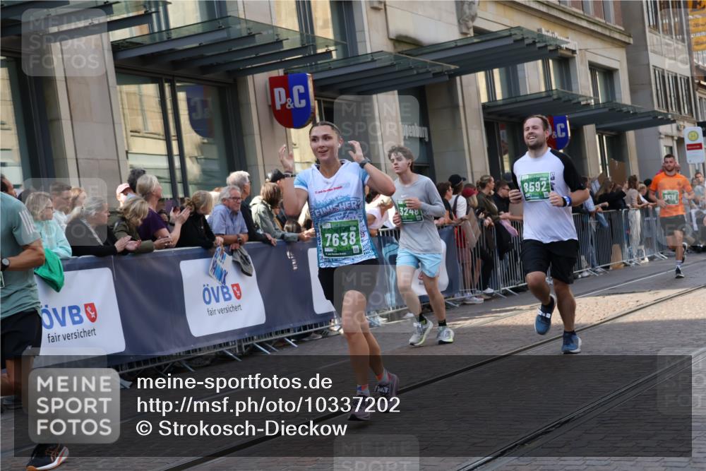 13.09.2026 - 21. swb-Marathon Bremen Strokosch-Dieckow http://msf.ph/oto/10337202 13.09.2026 13:25:41 Ziel 150, 1163, 1647, 1896, 2033, 2062, 2666, 2708, 2781, 2987, 3248, 3516, 3722, 4067, 4161, 4411, 4476, 4724, 4842, 5013, 5558, 5622, 5701, 5854, 6135, 6605, 6886, 7638, 7780, 8271, 8361, 8592, 8635, 9266, 9794, 150, 191, 209, 260, 1458, 1650, 1658, 1752, 2421, 2781, 3124, 3186, 3806, 4439, 4717, 4927, 5139, 5703, 5755, 5814, 6380, 7252, 8357, 8545, 8597, 8695, 8769, 8890, 9299, 9440, 9460, 9468, 9506, 13025 meine-sportfotos.de