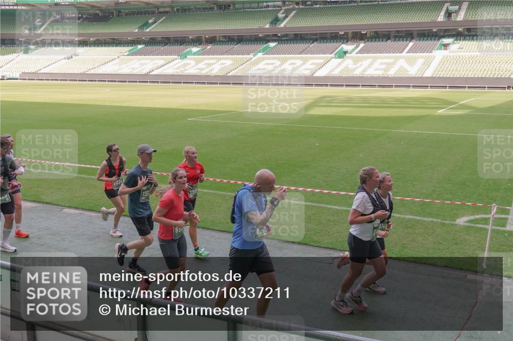 13.09.2026 - 21. swb-Marathon Bremen Michael Burmester http://msf.ph/oto/10337211 13.09.2026 13:13:45 Laufen im Stadion 118, 183, 270, 278, 349, 460, 514, 576, 600, 631, 695, 702, 768, 933, 950, 956, 1005, 1008, 1143, 1286, 1334, 1392, 1408, 1426, 1573, 1596, 1641, 1818, 1819, 1991, 2005, 2024, 2035, 2079, 2233, 2264, 2314, 2387, 2412, 2439, 2457, 2461, 2478, 2505, 2521, 2540, 2564, 2612, 2665, 2684, 2693, 2765, 2773, 2792, 2815, 2816, 2829, 2860, 2884, 2887, 2895, 2921, 2963, 2966, 2972, 2975, 2978, 3016, 3111, 3155, 3209, 3253, 3277, 3293, 3304, 3313, 3378, 3405, 3428, 3434, 3653, 3661 meine-sportfotos.de
