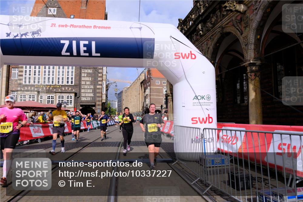 13.09.2026 - 21. swb-Marathon Bremen Tim E. http://msf.ph/oto/10337227 13.09.2026 11:08:01 Ziel 10279, 10280, 10363, 10364, 10501, 10505, 10580, 10595, 10661, 10674, 10830, 10871, 10907, 10935, 10937, 11037, 11223, 11515, 11643, 11899, 11924, 11934, 12024, 12097, 12167, 12168, 12194, 12277, 12307, 12419, 12509, 12511, 12512 meine-sportfotos.de
