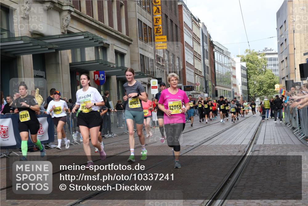 13.09.2026 - 21. swb-Marathon Bremen Strokosch-Dieckow http://msf.ph/oto/10337241 13.09.2026 11:05:20 Ziel 10168, 10186, 10238, 10259, 10260, 10305, 10432, 10457, 10864, 11024, 11146, 11314, 11387, 11394, 11520, 11521, 11571, 11572, 11724, 11791, 11892, 11947, 12055, 12156, 12251, 12273, 12330, 12362, 12378, 12501, 12523, 12773, 10370, 10411, 10465, 10576, 10697, 10717, 10718, 10800, 10802, 10850, 10975, 10995, 11102, 11105, 11157, 11218, 11281, 11326, 11334, 11584, 11616, 11722, 11900, 12002, 12011, 12064 meine-sportfotos.de