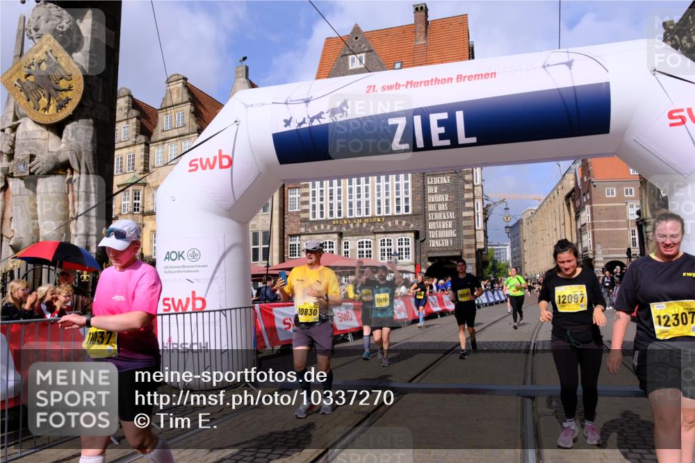 13.09.2026 - 21. swb-Marathon Bremen Tim E. http://msf.ph/oto/10337270 13.09.2026 11:08:02 Ziel 10279, 10280, 10363, 10364, 10505, 10580, 10595, 10661, 10674, 10830, 10871, 10907, 10935, 10937, 11037, 11223, 11515, 11643, 11899, 11924, 11934, 12024, 12097, 12167, 12168, 12194, 12307, 12419, 12509, 12511, 12512 meine-sportfotos.de