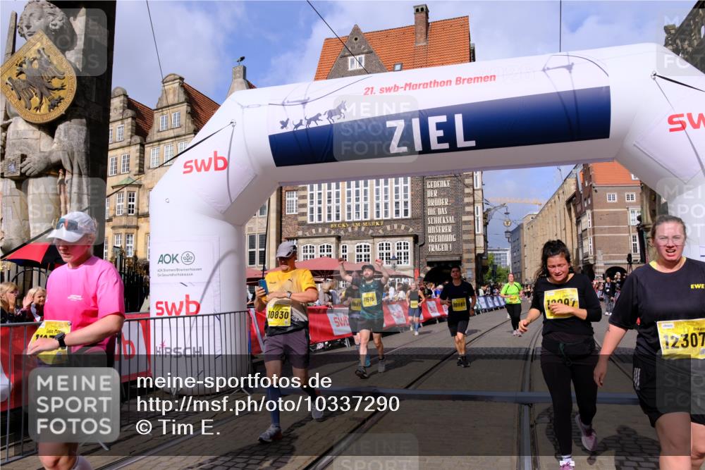 13.09.2026 - 21. swb-Marathon Bremen Tim E. http://msf.ph/oto/10337290 13.09.2026 11:08:02 Ziel 10279, 10280, 10363, 10364, 10505, 10580, 10595, 10661, 10674, 10830, 10871, 10907, 10935, 10937, 11037, 11223, 11515, 11643, 11899, 11924, 11934, 12024, 12097, 12167, 12168, 12194, 12307, 12419, 12509, 12511, 12512 meine-sportfotos.de