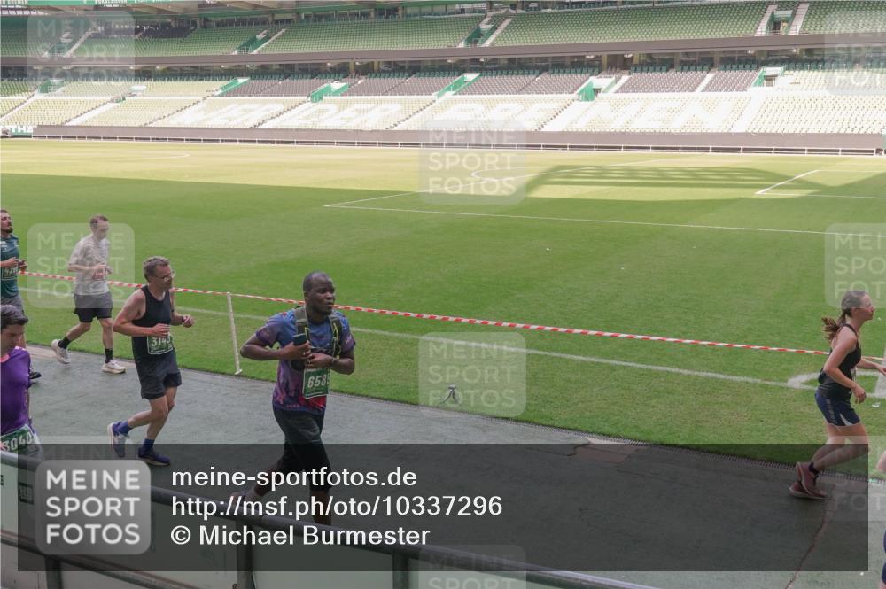 13.09.2026 - 21. swb-Marathon Bremen Michael Burmester http://msf.ph/oto/10337296 13.09.2026 13:13:55 Laufen im Stadion 183, 270, 278, 349, 460, 514, 576, 600, 631, 695, 702, 768, 933, 950, 956, 1005, 1008, 1143, 1286, 1392, 1408, 1426, 1573, 1596, 1641, 1818, 1819, 1991, 2005, 2024, 2035, 2079, 2233, 2264, 2314, 2387, 2412, 2439, 2457, 2461, 2478, 2505, 2521, 2540, 2564, 2612, 2665, 2684, 2693, 2765, 2773, 2792, 2815, 2816, 2829, 2838, 2860, 2884, 2887, 2895, 2921, 2963, 2966, 2972, 2975, 2978, 3016, 3111, 3209, 3253, 3277, 3293, 3304, 3313, 3378, 3405, 3428, 3434, 3653, 3661, 4080 meine-sportfotos.de