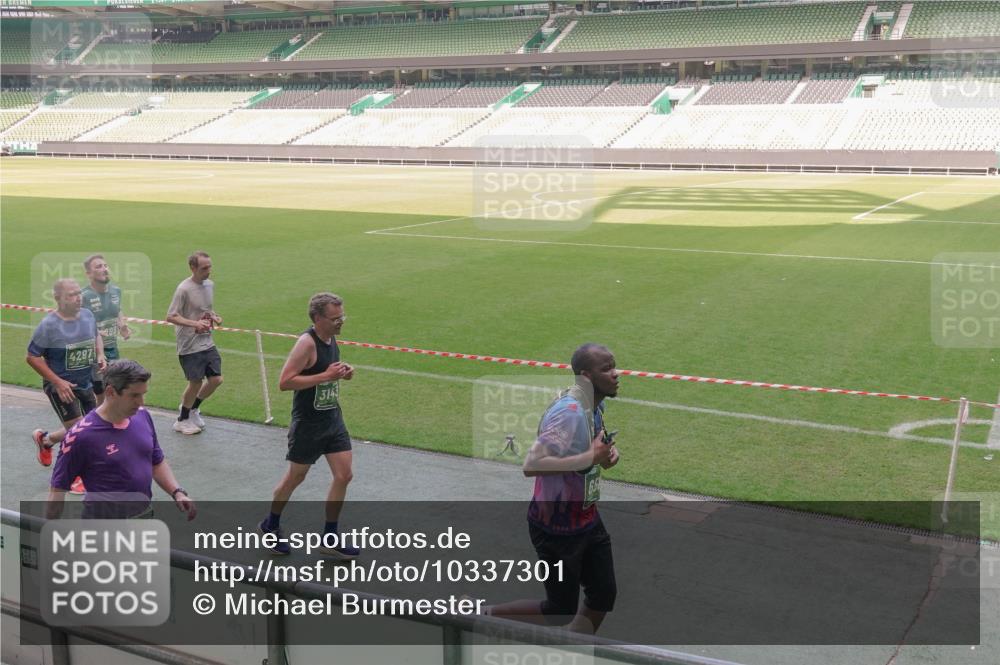13.09.2026 - 21. swb-Marathon Bremen Michael Burmester http://msf.ph/oto/10337301 13.09.2026 13:13:55 Laufen im Stadion 183, 270, 278, 349, 460, 514, 576, 600, 631, 695, 702, 768, 933, 950, 956, 1005, 1008, 1143, 1286, 1392, 1408, 1426, 1573, 1596, 1641, 1818, 1819, 1991, 2005, 2024, 2035, 2079, 2233, 2264, 2314, 2387, 2412, 2439, 2457, 2461, 2478, 2505, 2521, 2540, 2564, 2612, 2665, 2684, 2693, 2765, 2773, 2792, 2815, 2816, 2829, 2838, 2860, 2884, 2887, 2895, 2921, 2963, 2966, 2972, 2975, 2978, 3016, 3111, 3209, 3253, 3277, 3293, 3304, 3313, 3378, 3405, 3428, 3434, 3653, 3661, 4080 meine-sportfotos.de