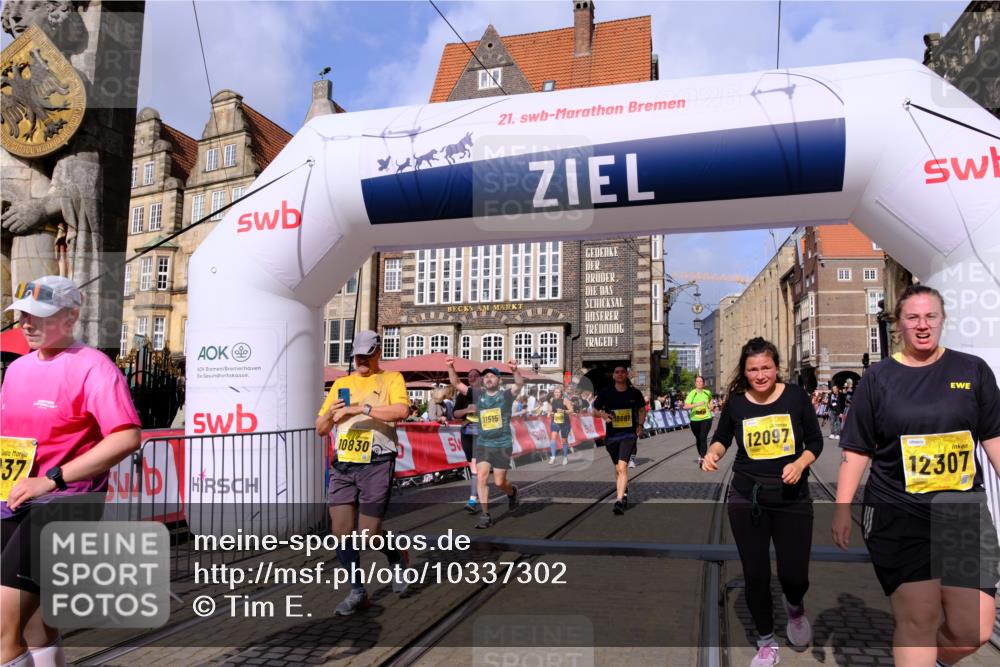 13.09.2026 - 21. swb-Marathon Bremen Tim E. http://msf.ph/oto/10337302 13.09.2026 11:08:02 Ziel 10279, 10280, 10363, 10364, 10505, 10580, 10595, 10661, 10674, 10830, 10871, 10907, 10935, 10937, 11037, 11223, 11515, 11643, 11899, 11924, 11934, 12024, 12097, 12167, 12168, 12194, 12307, 12419, 12509, 12511, 12512 meine-sportfotos.de