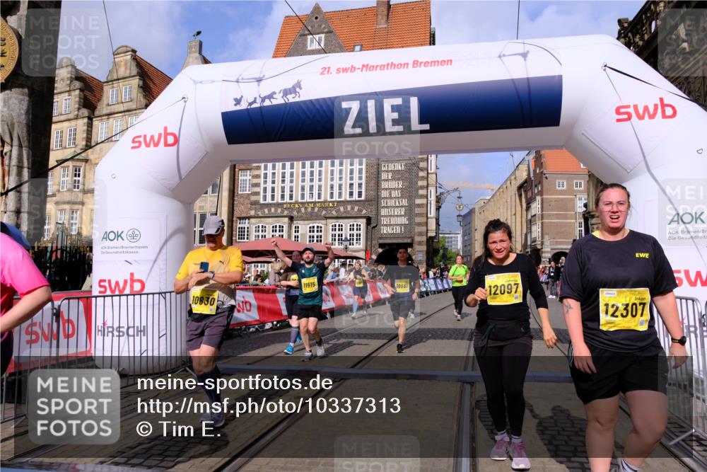 13.09.2026 - 21. swb-Marathon Bremen Tim E. http://msf.ph/oto/10337313 13.09.2026 11:08:03 Ziel 10363, 10364, 10580, 10595, 10660, 10661, 10674, 10830, 10871, 10907, 10935, 10937, 11037, 11223, 11515, 11643, 11924, 11934, 12024, 12097, 12167, 12168, 12194, 12307, 12509, 12511, 12512 meine-sportfotos.de