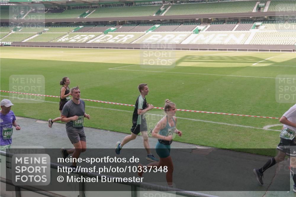 13.09.2026 - 21. swb-Marathon Bremen Michael Burmester http://msf.ph/oto/10337348 13.09.2026 13:14:01 Laufen im Stadion 183, 270, 278, 349, 460, 576, 600, 631, 695, 702, 768, 933, 950, 956, 1005, 1008, 1143, 1392, 1408, 1426, 1573, 1596, 1641, 1818, 1819, 1991, 2005, 2024, 2035, 2079, 2233, 2264, 2314, 2387, 2412, 2439, 2457, 2461, 2478, 2494, 2521, 2540, 2564, 2612, 2665, 2684, 2693, 2765, 2773, 2792, 2816, 2829, 2838, 2860, 2865, 2884, 2887, 2895, 2921, 2972, 2975, 2978, 3016, 3111, 3209, 3253, 3277, 3293, 3304, 3313, 3378, 3405, 3428, 3434, 3653, 3661, 4034, 4080, 4511 meine-sportfotos.de