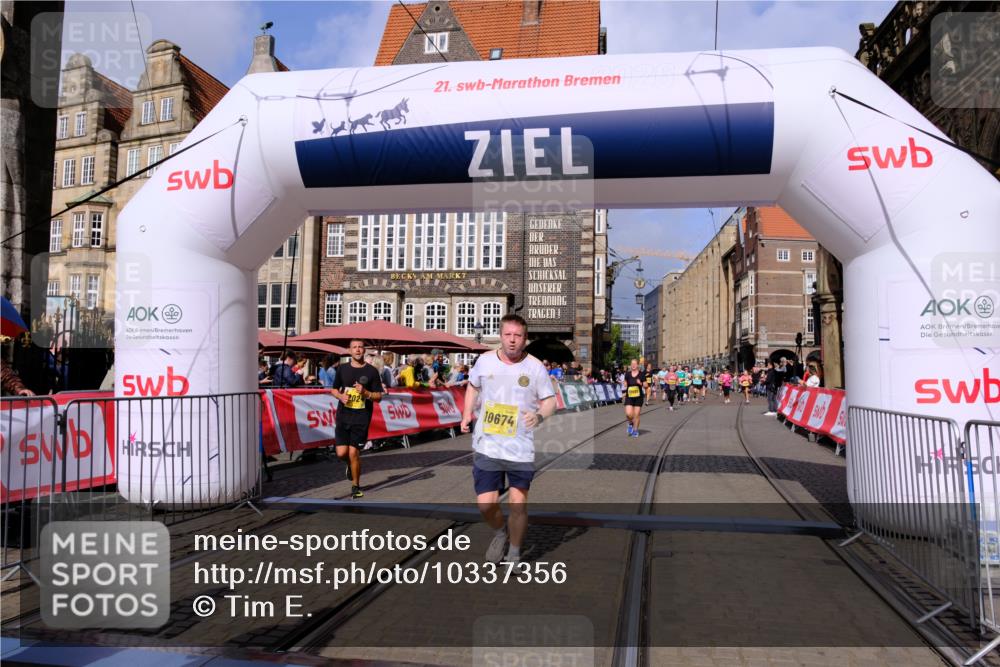 13.09.2026 - 21. swb-Marathon Bremen Tim E. http://msf.ph/oto/10337356 13.09.2026 11:08:08 Ziel 10139, 10595, 10660, 10661, 10674, 10830, 10871, 10937, 11037, 11515, 11643, 12024, 12031, 12066, 12097, 12194, 12307, 12509, 12511, 12512 meine-sportfotos.de
