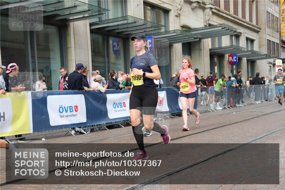 13.09.2026 - 21. swb-Marathon Bremen Strokosch-Dieckow http://msf.ph/oto/10337367 13.09.2026 11:05:24 Ziel 10018, 10168, 10186, 10238, 10259, 10260, 10305, 10432, 10457, 10864, 11024, 11314, 11387, 11520, 11521, 11571, 11572, 11724, 11791, 11892, 11947, 12055, 12156, 12273, 12330, 12362, 12378, 12501, 12523, 12528, 12773, 10186, 10370, 10411, 10432, 10576, 10697, 10717, 10718, 10800, 10802, 10995, 11102, 11105, 11146, 11157, 11218, 11281, 11326, 11334, 11394, 11571, 11572, 11584, 11616, 11722, 11900, 12011, 12055, 12064, 12251 meine-sportfotos.de