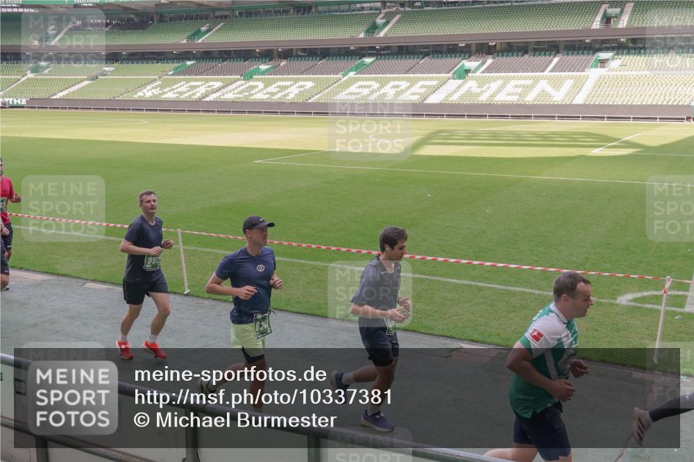 13.09.2026 - 21. swb-Marathon Bremen Michael Burmester http://msf.ph/oto/10337381 13.09.2026 13:14:04 Laufen im Stadion 183, 270, 278, 349, 460, 576, 600, 631, 695, 702, 768, 933, 950, 956, 1005, 1008, 1143, 1392, 1408, 1426, 1573, 1596, 1641, 1818, 1819, 1991, 2005, 2024, 2035, 2079, 2233, 2264, 2314, 2387, 2412, 2439, 2457, 2461, 2478, 2494, 2521, 2540, 2564, 2612, 2665, 2684, 2693, 2765, 2773, 2792, 2816, 2829, 2838, 2860, 2865, 2884, 2887, 2921, 2972, 2975, 2978, 3016, 3111, 3209, 3253, 3277, 3293, 3304, 3313, 3378, 3405, 3428, 3434, 3653, 3661, 3680, 4034, 4080, 4511 meine-sportfotos.de