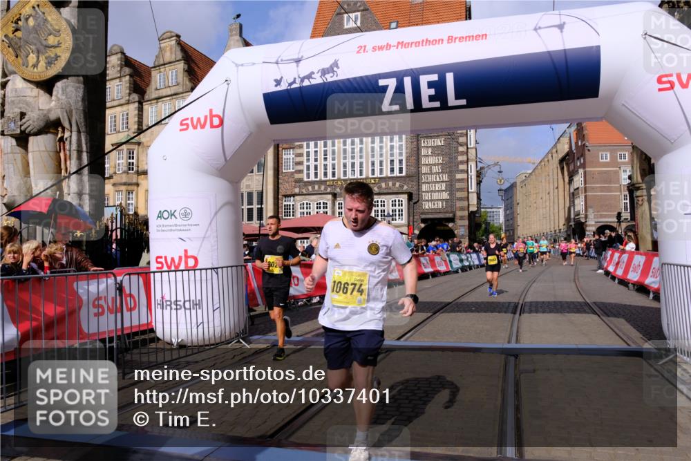 13.09.2026 - 21. swb-Marathon Bremen Tim E. http://msf.ph/oto/10337401 13.09.2026 11:08:09 Ziel 10139, 10595, 10660, 10661, 10674, 10830, 10871, 10937, 11037, 11044, 11378, 11515, 12024, 12031, 12066, 12097, 12194, 12307, 12511, 12512 meine-sportfotos.de