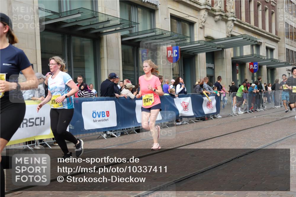 13.09.2026 - 21. swb-Marathon Bremen Strokosch-Dieckow http://msf.ph/oto/10337411 13.09.2026 11:05:25 Ziel 10018, 10168, 10238, 10259, 10260, 10305, 10382, 10457, 10864, 11024, 11164, 11314, 11387, 11520, 11521, 11724, 11791, 11892, 11947, 12156, 12273, 12330, 12362, 12378, 12501, 12523, 12528, 12773, 10186, 10370, 10411, 10432, 10576, 10697, 10717, 10718, 10800, 10802, 10995, 11102, 11105, 11146, 11157, 11218, 11281, 11314, 11326, 11334, 11387, 11394, 11521, 11571, 11572, 11584, 11616, 11722, 11900, 12011, 12055, 12251 meine-sportfotos.de